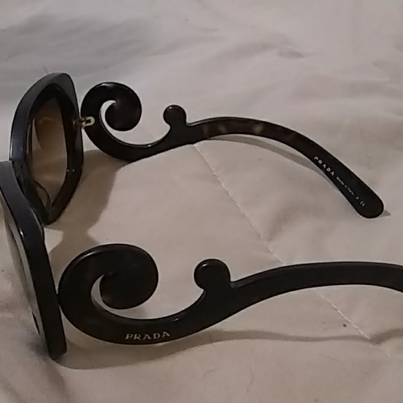 Prada sun glasses - Picture 2 of 4